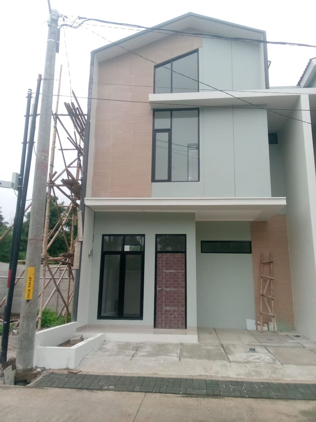 foto tampak rumah tipe 50 Compact (3 Kamar) High Ceiling (550) perumahan G-Land Katapang Residence 1