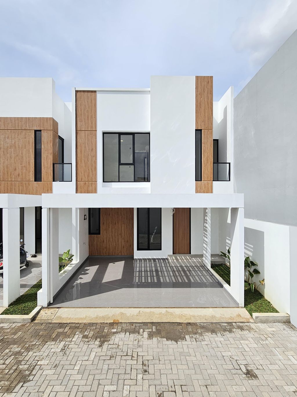 foto tampak rumah tipe Standard perumahan KAYU MANIS SOMERSET