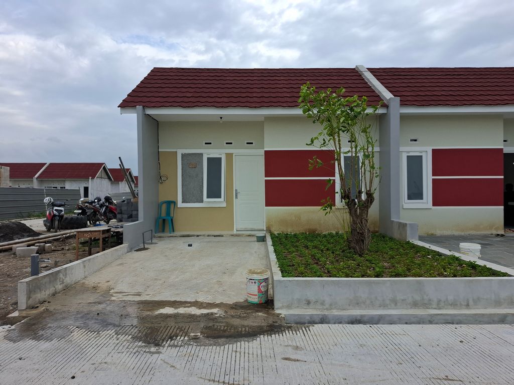 foto tampak rumah tipe 27/72 perumahan ADINATA RAYA 2