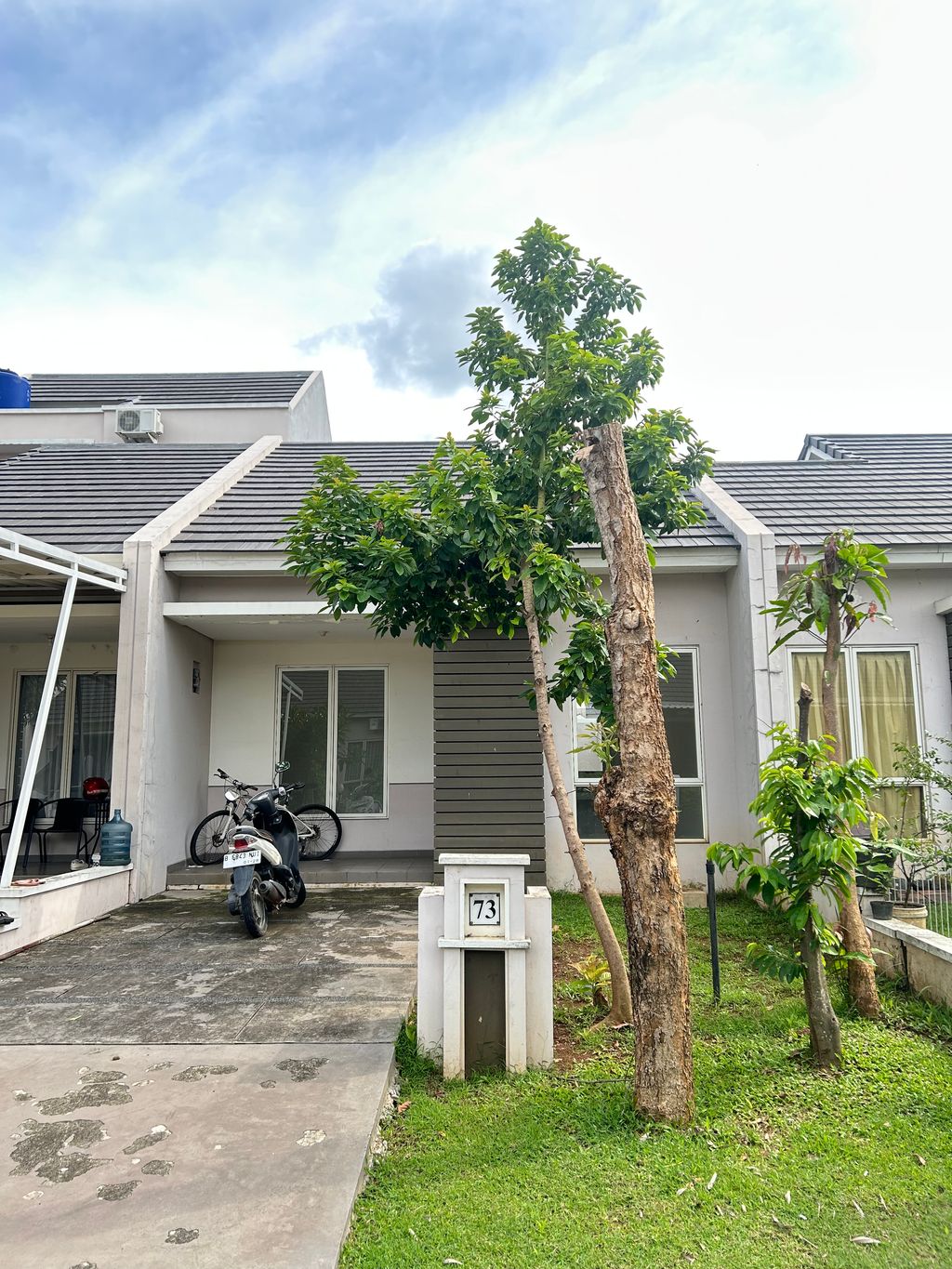 foto tampak rumah tipe BUNGA perumahan Cluster Bianca, Suvarna Sutera