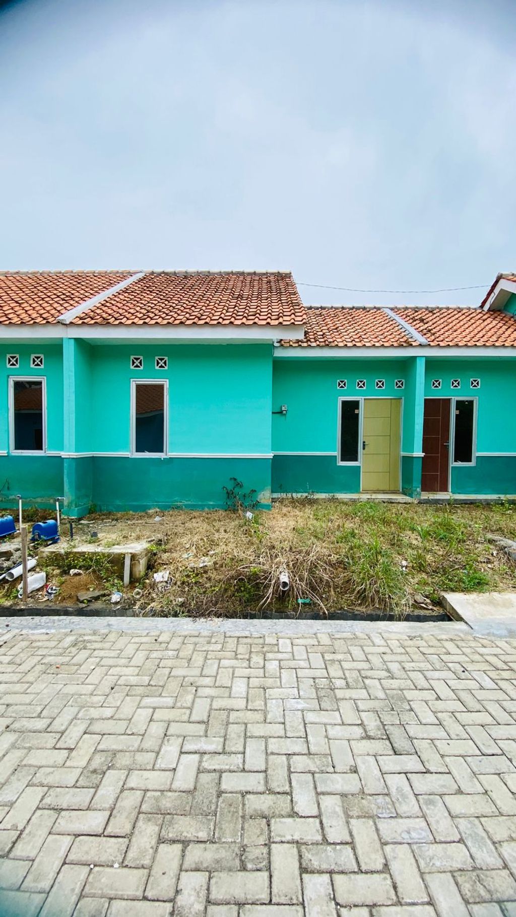 foto tampak rumah tipe BLOK E NO 29 perumahan GRAND MAHKOTA SULTAN 4