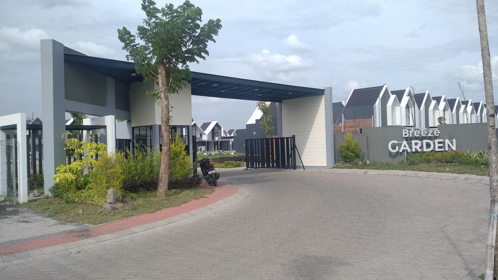 foto gerbang perumahan BREEZE GARDEN