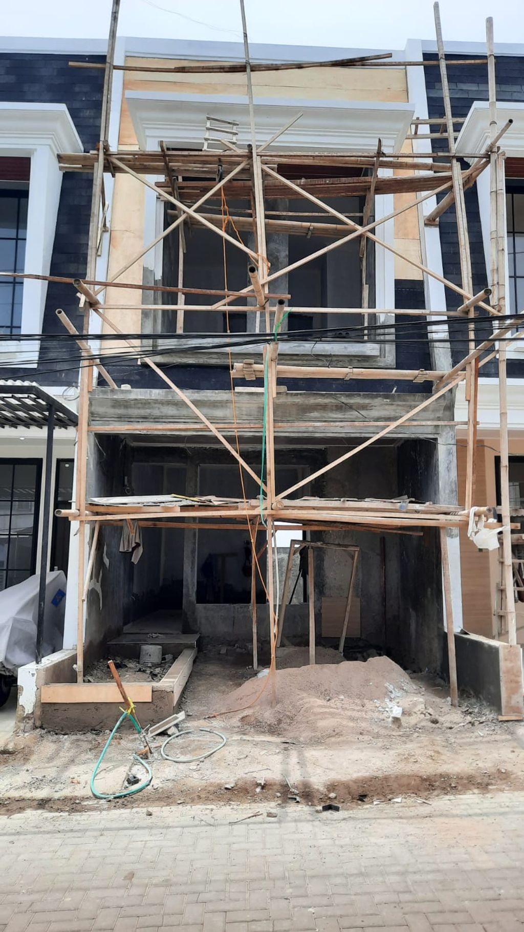 foto tampak rumah tipe 55 Compact Cozy Level Minimalis (490) perumahan G-Land Padalarang Residence 2