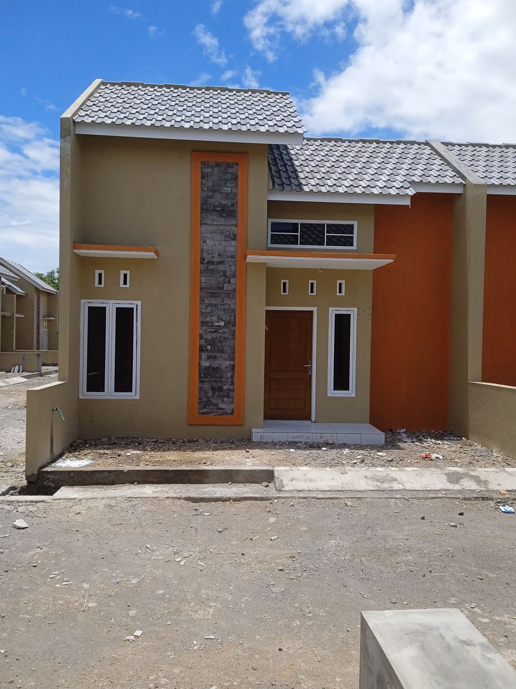 foto contoh rumah perumahan BUMI MENTAOS INDAH