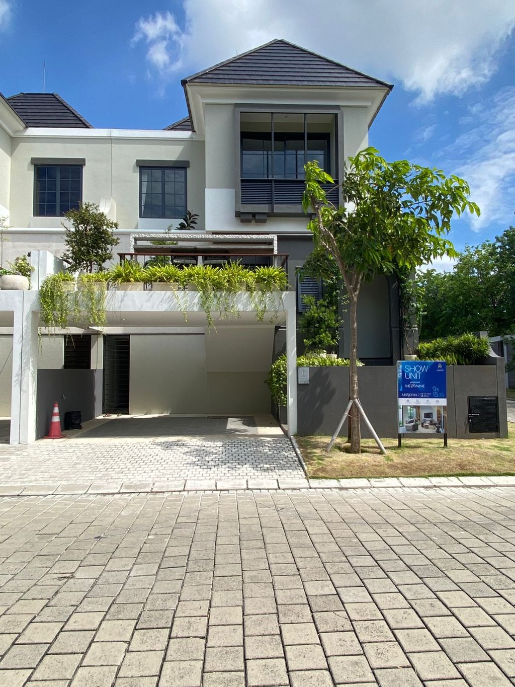 foto tampak rumah tipe MARJORIA perumahan The Grand Kenjeran