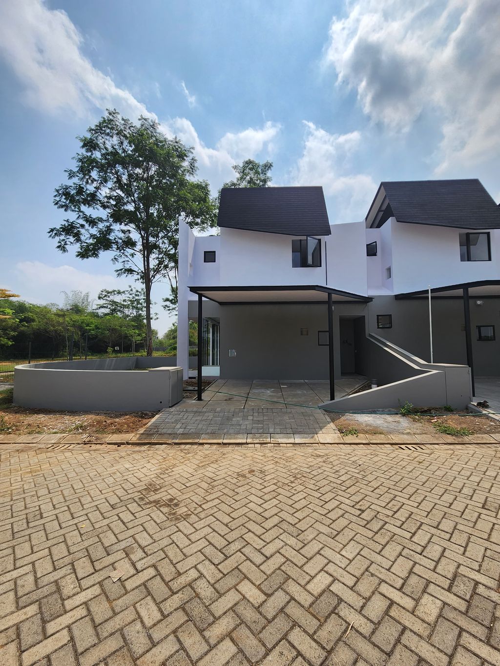 foto tampak rumah tipe Artierre 90/155 perumahan The Araya