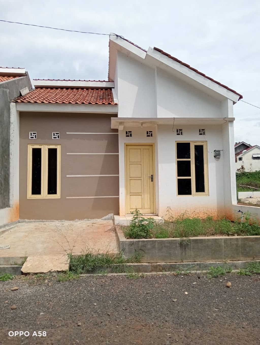foto tampak rumah tipe 33 perumahan Griya Surya Pesona