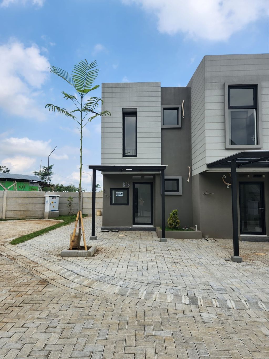 foto tampak rumah tipe Kvadra 47/60 perumahan The Araya