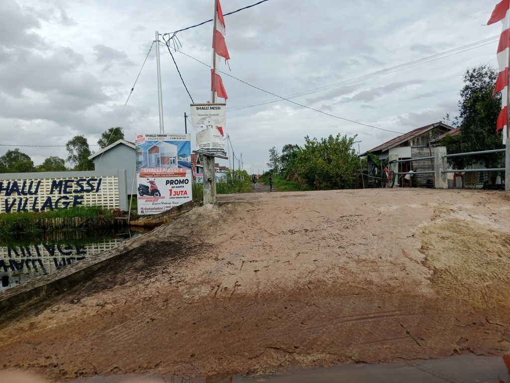 foto gerbang perumahan SHALLI MESSI VILLAGE B