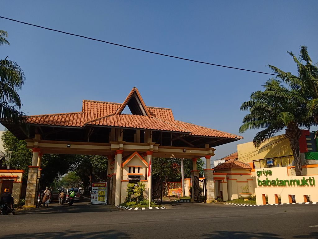 foto gerbang perumahan Griya Babatan Mukti 2