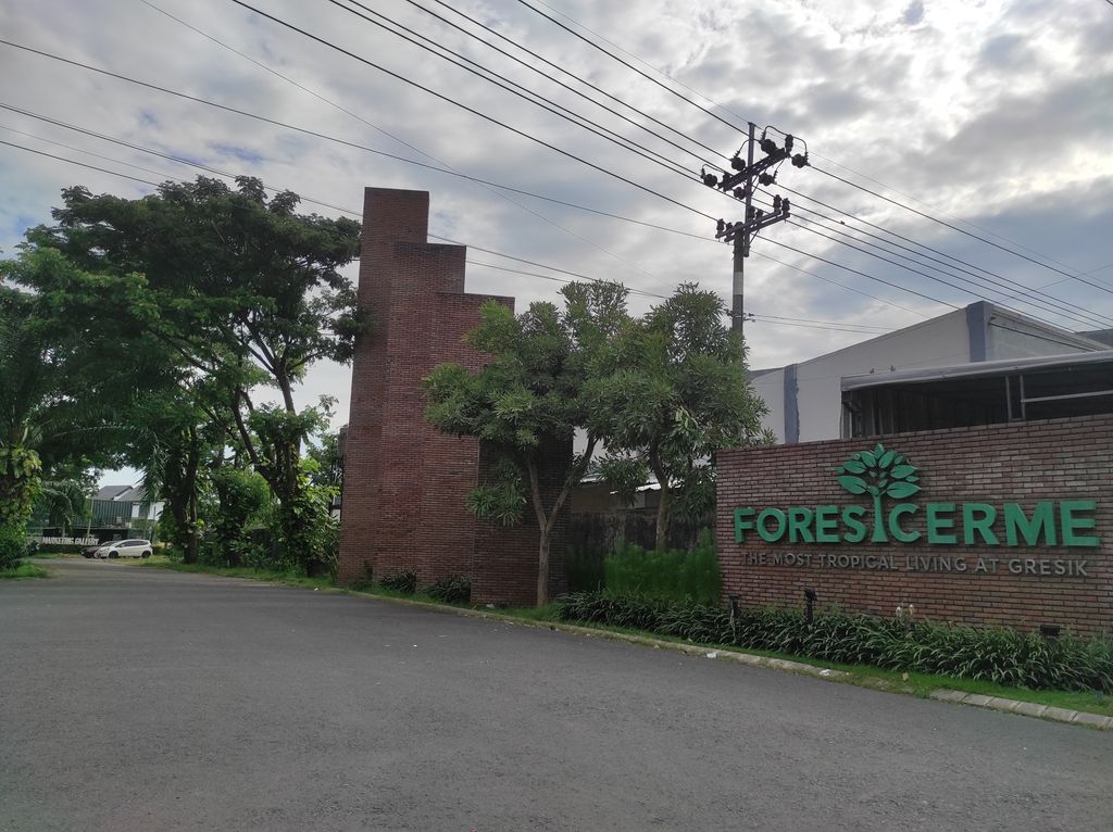 foto gerbang perumahan Forest Cerme Tahap 2