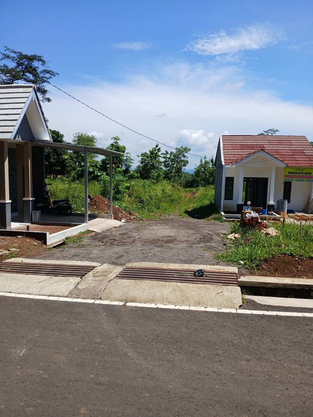 foto gerbang perumahan CLUSTER VENESIA SITU LEUTIK