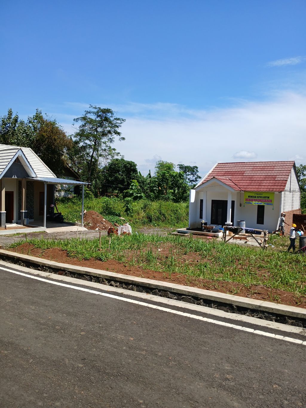 foto posisi tengah perumahan CLUSTER VENESIA SITU LEUTIK