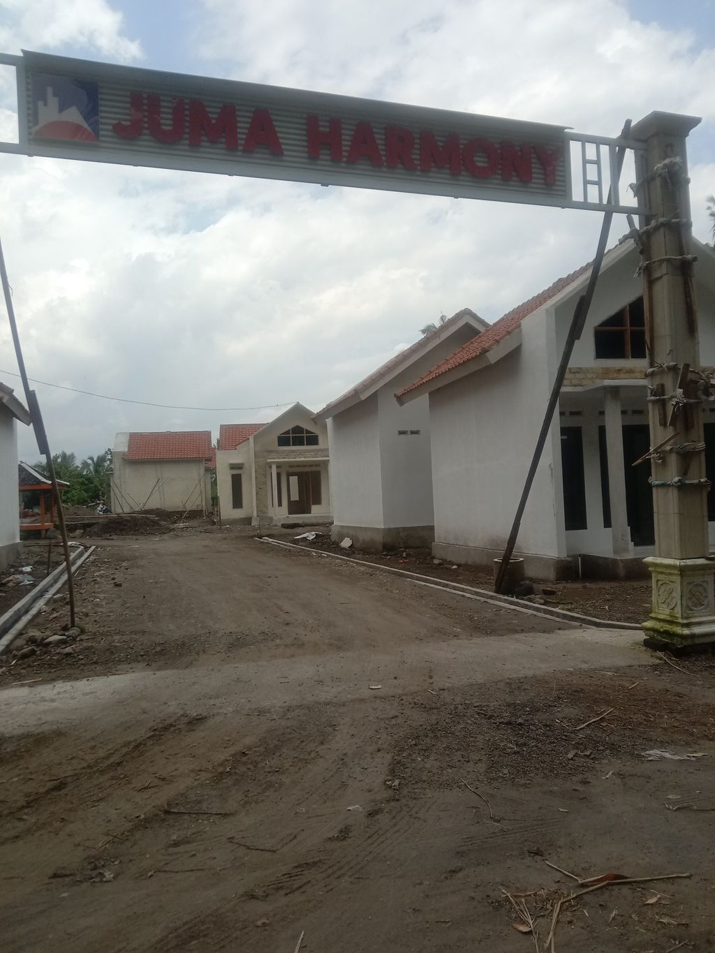 foto gerbang perumahan JUMA HARMONY