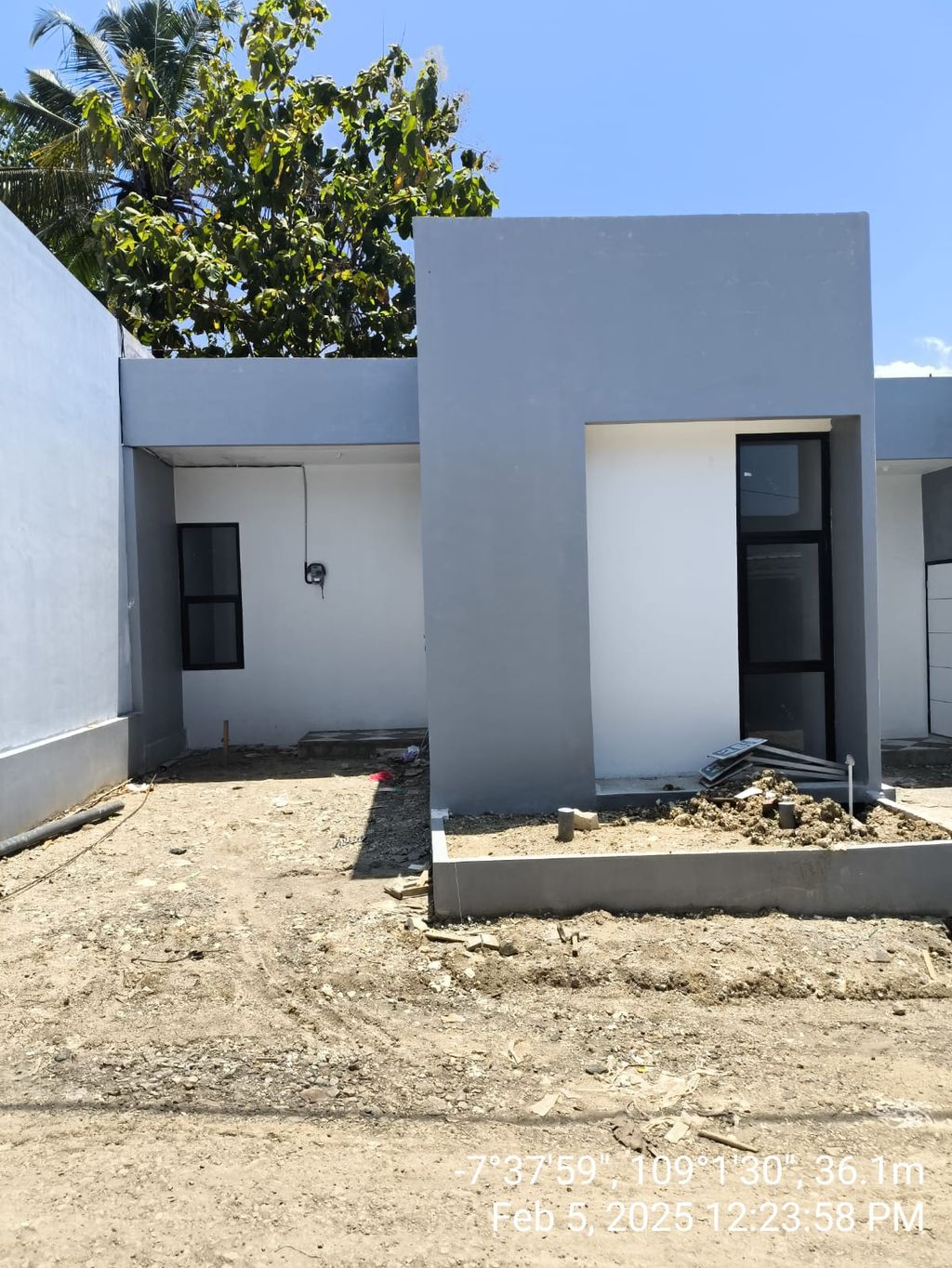 foto tampak rumah tipe Kemuning Blok A perumahan MAHKOTA KEMUNING