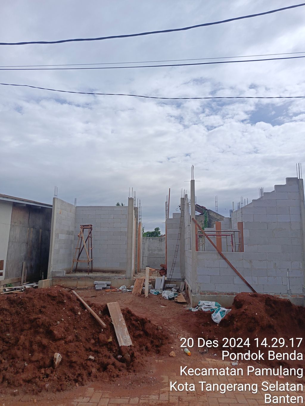 foto tampak rumah tipe 52/80 perumahan KALIMAYA PARK