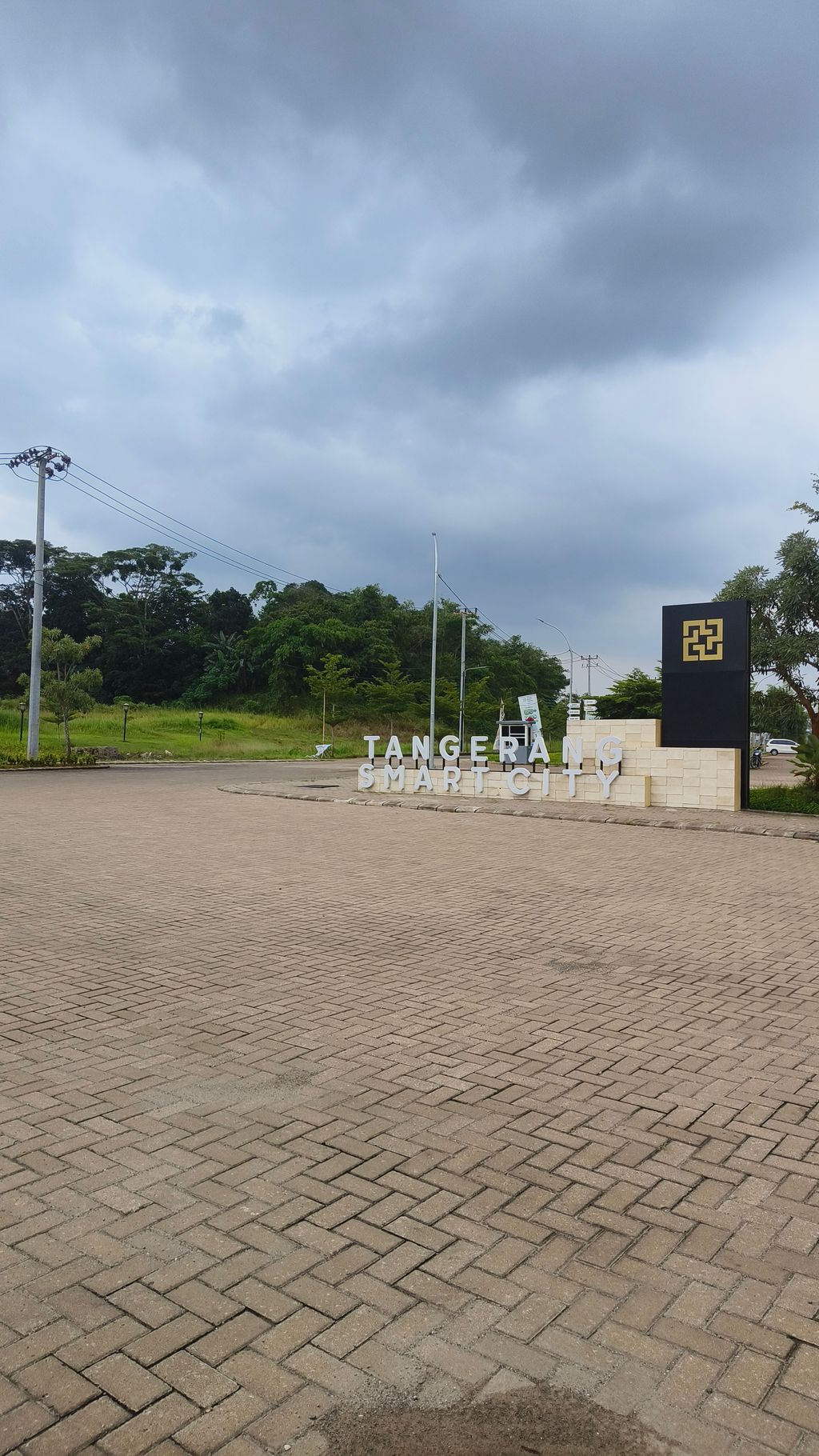 foto gerbang perumahan TANGERANG SMART CITY