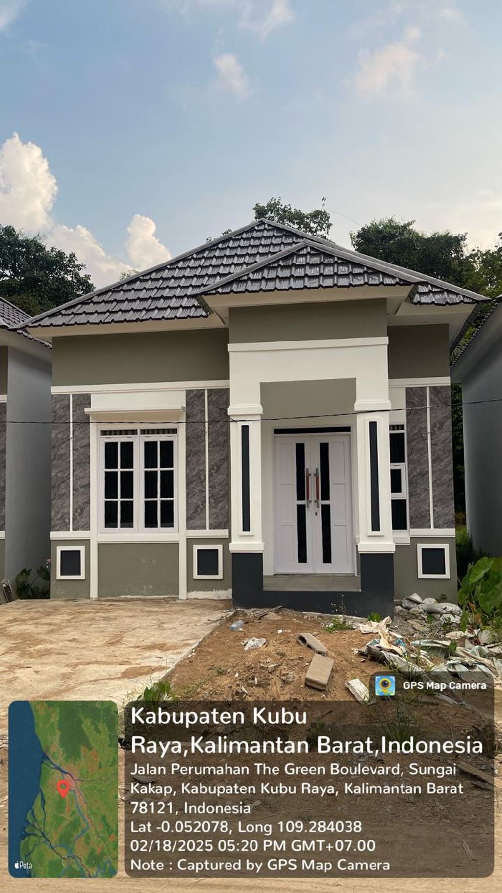 foto tampak rumah tipe TIFFANY & LA RESIDENCE 10 perumahan TIFFANY & LA RESIDENCE 10