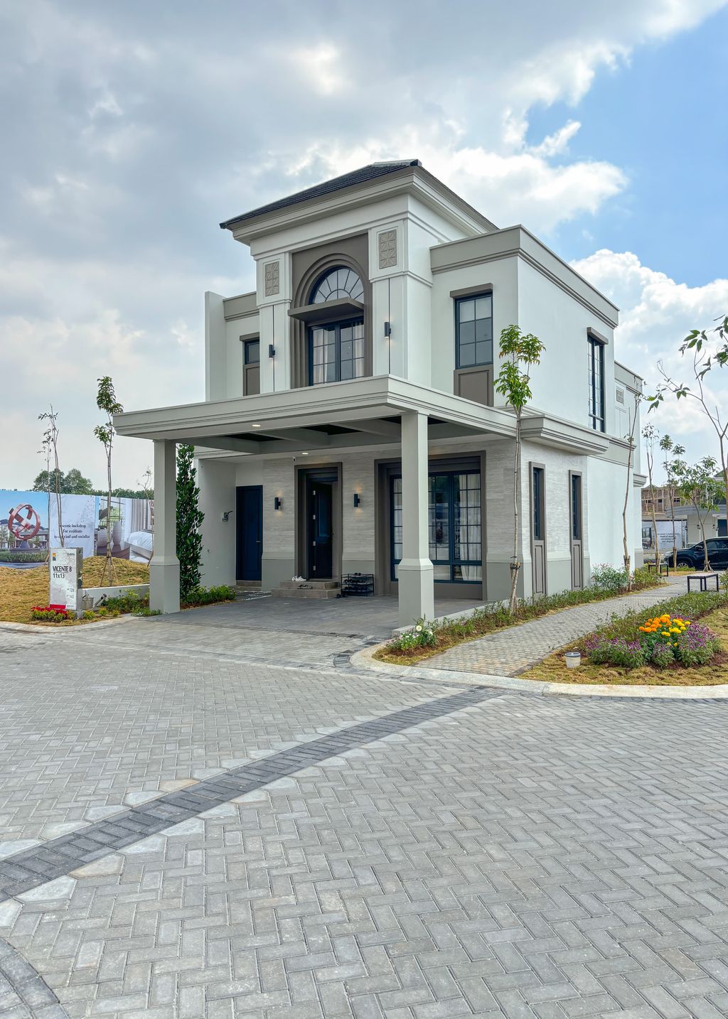 foto tampak rumah tipe T.128/180-KV perumahan GRAND WISATA - KLASIKA TAMBAHAN