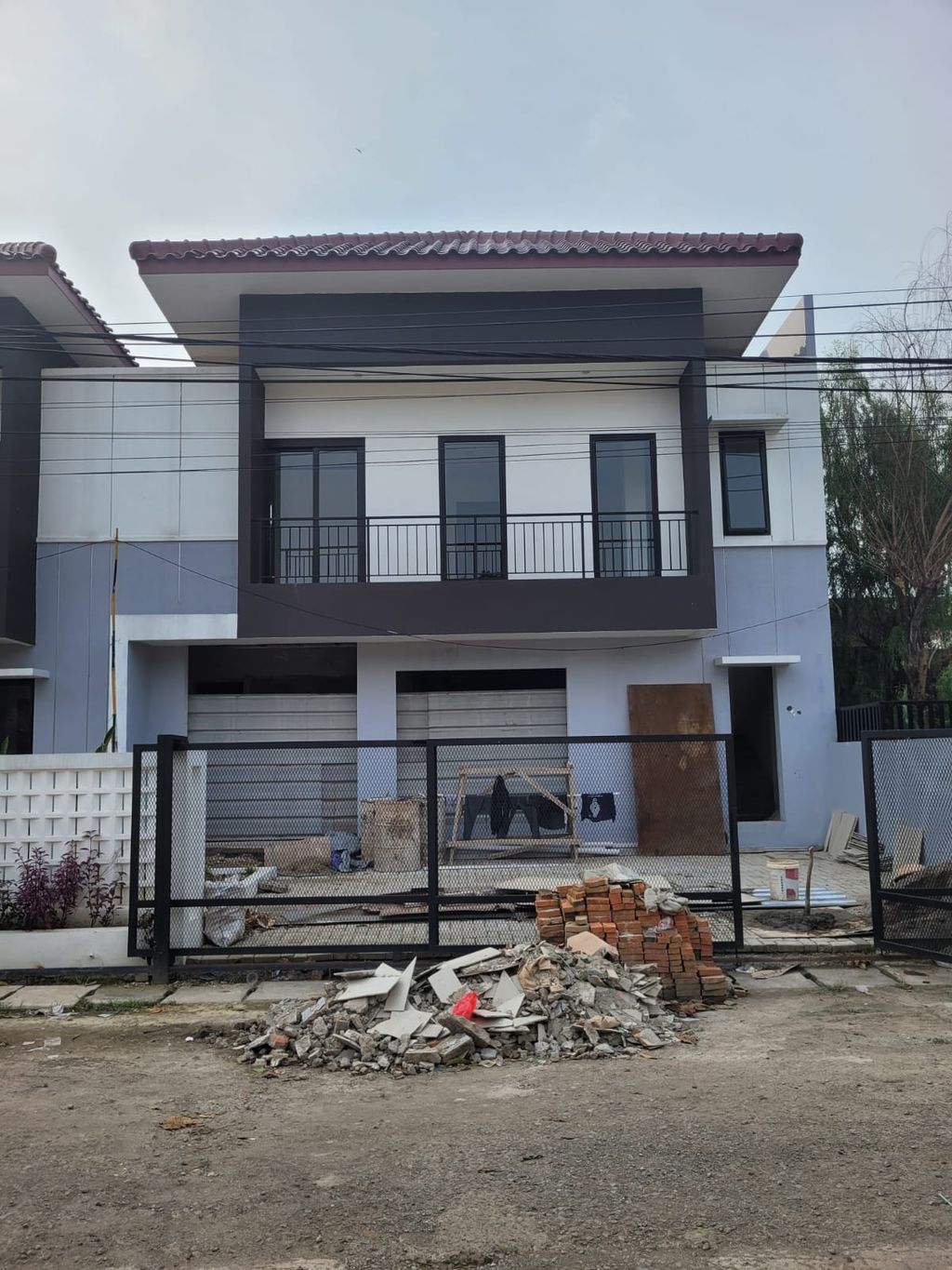 foto tampak rumah tipe R01 perumahan PADI VILLAGE