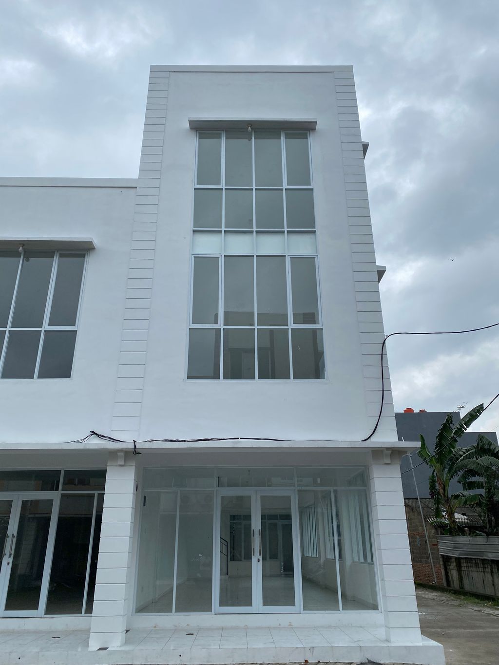 foto tampak rumah tipe C 3 Lantai C12 perumahan Berlian Commercial Estate