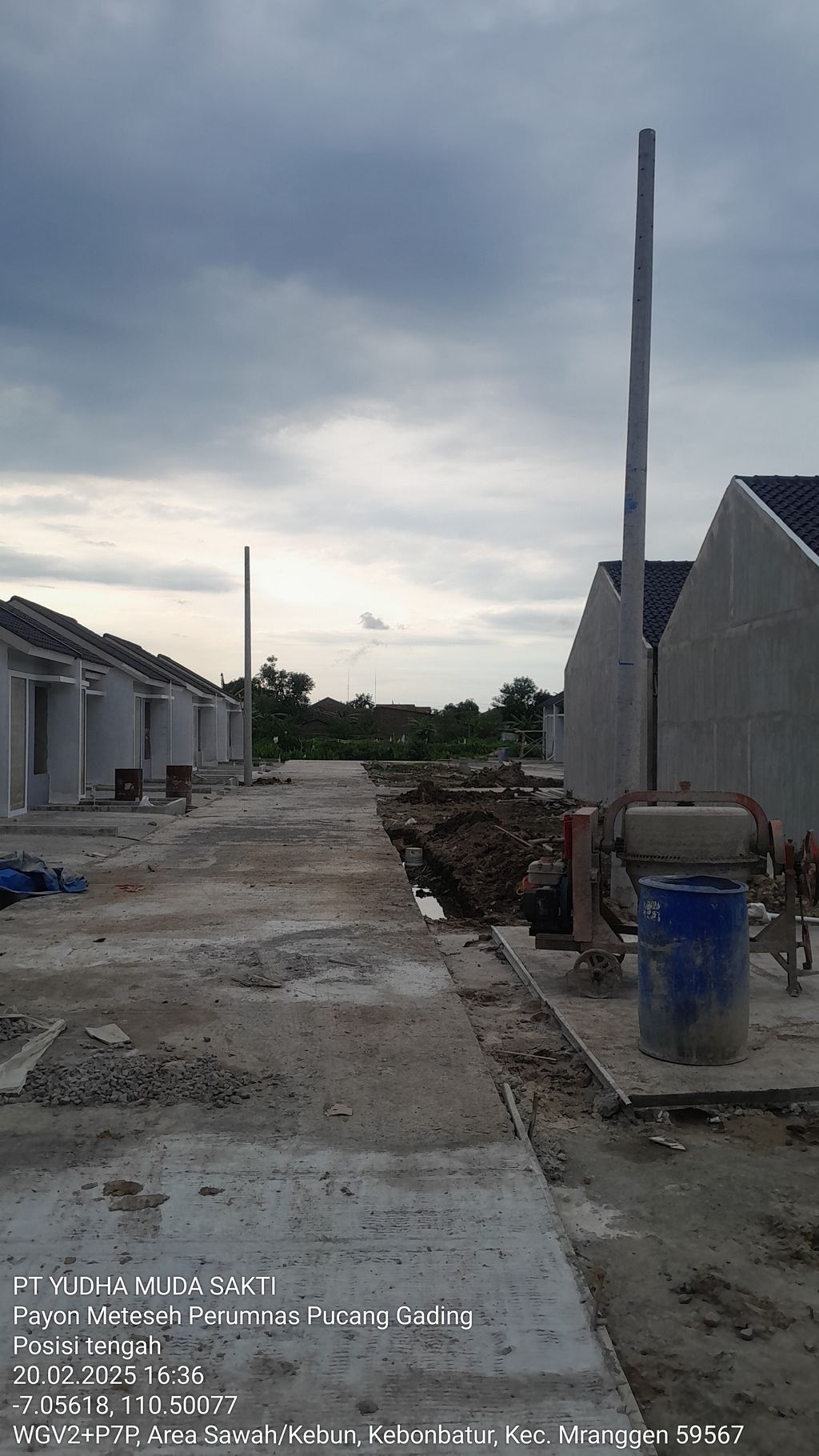 foto posisi tengah perumahan PAYON METESEH PERUMNAS PUCANG GADING TAHAP 2