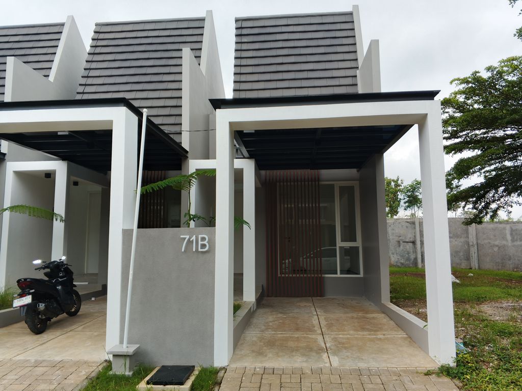 foto tampak rumah tipe BRASSIA HILL 54/78 perumahan The Araya