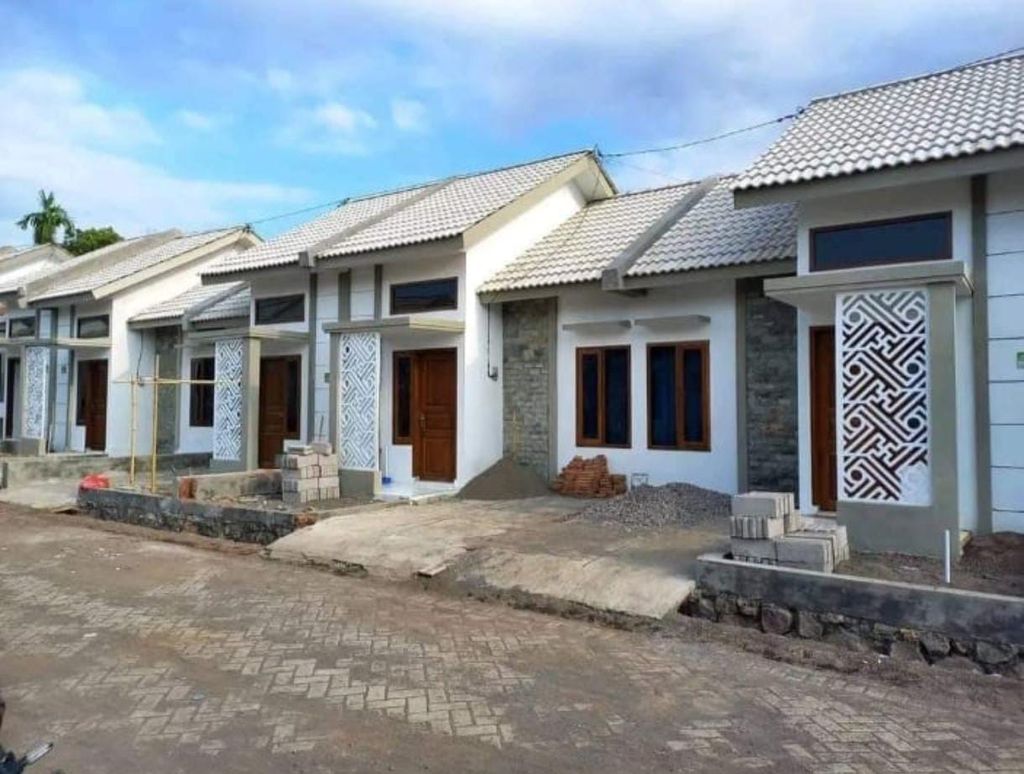 foto tampak rumah tipe MINIMALIS perumahan Mahkota Raya Rengganis