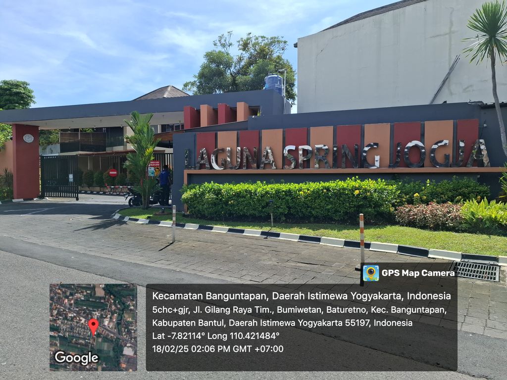 foto gerbang perumahan Laguna Spring Jogja
