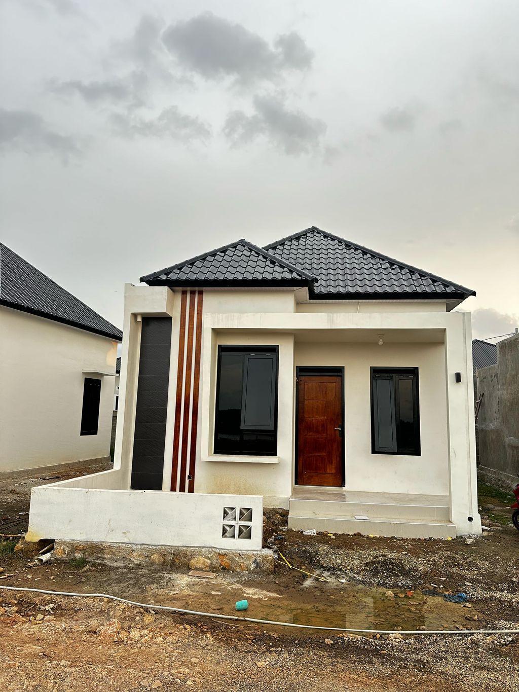 foto tampak rumah tipe 36 perumahan Aiman Regency 5 Lambaroe Skep