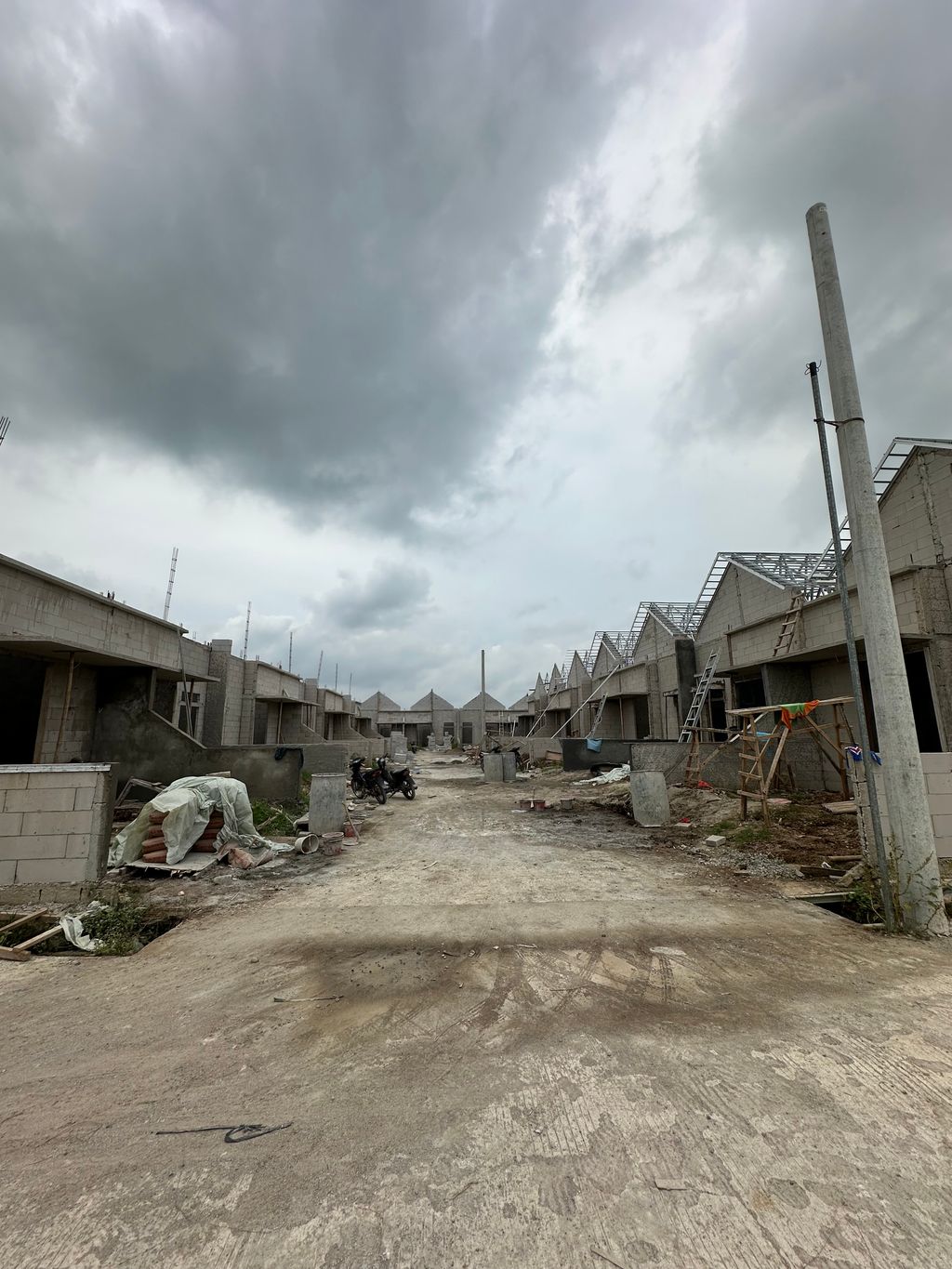 foto posisi tengah perumahan GRAHA ASRI RESIDENCE 3 (TAHAP 4 - KOMERSIL)