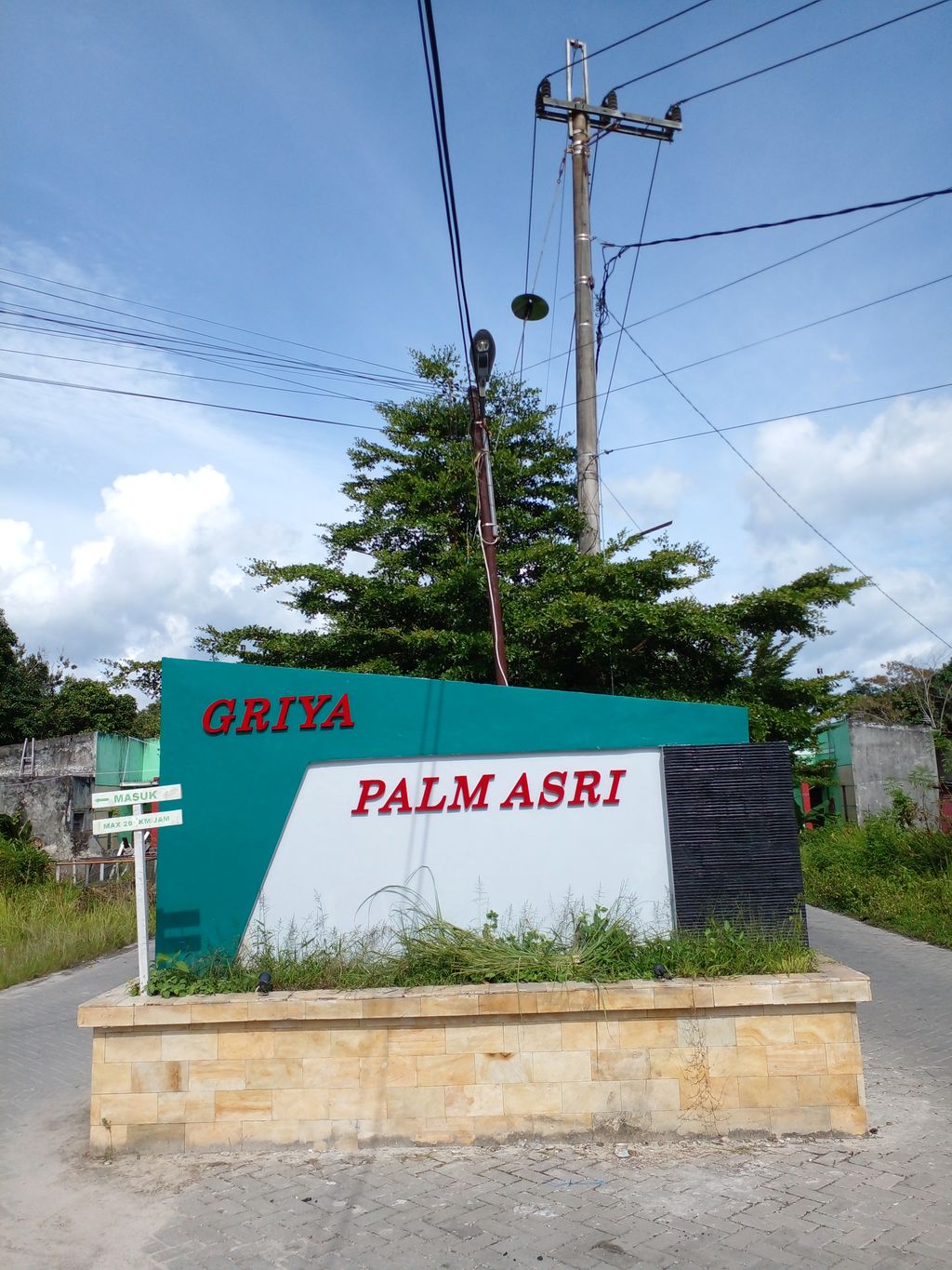 foto gerbang perumahan GRIYA PALM ASRI 2