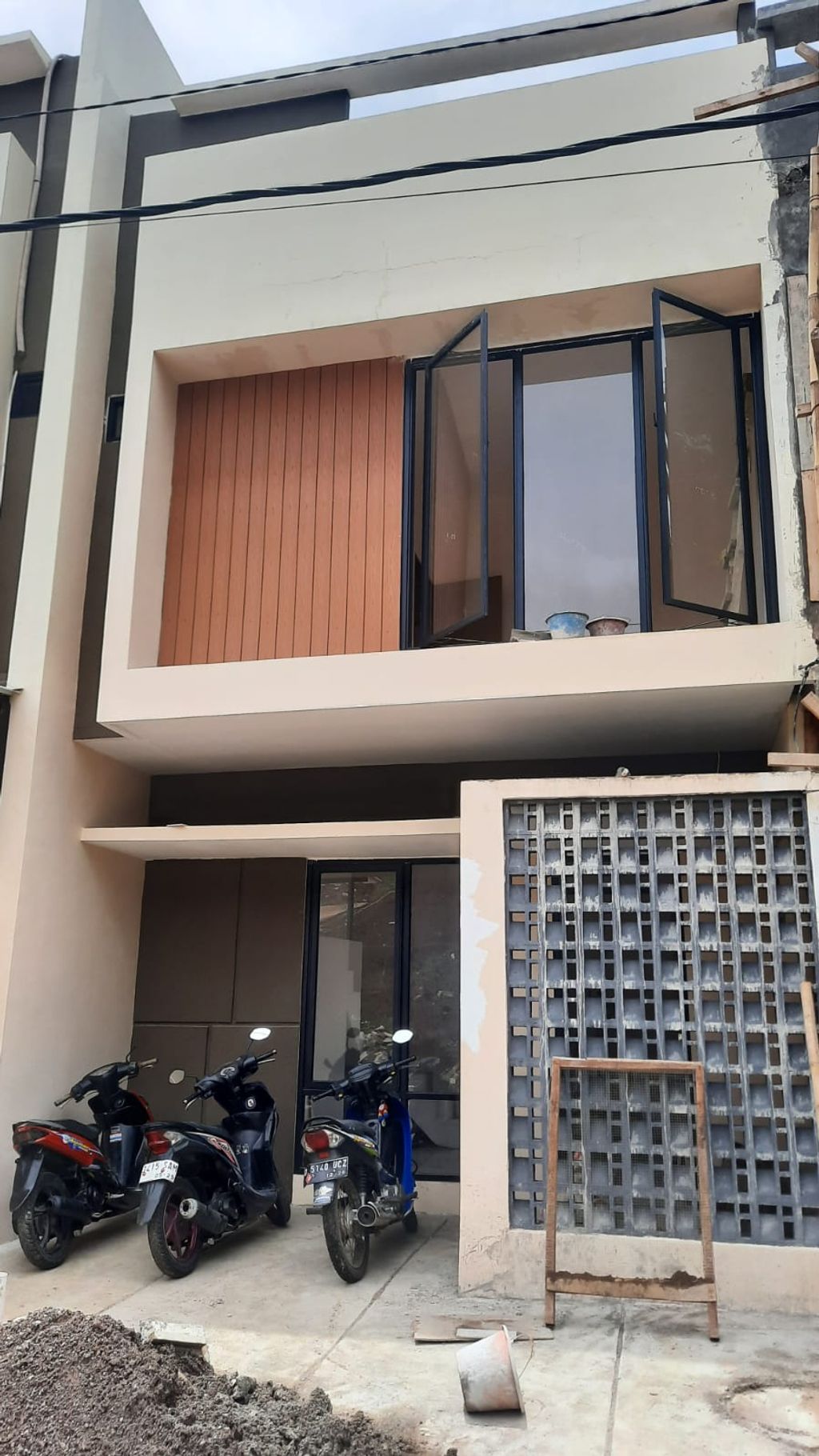 foto tampak rumah tipe 54 Compact Cozy Level Qeila (452) perumahan G-Land Padalarang Residence 2