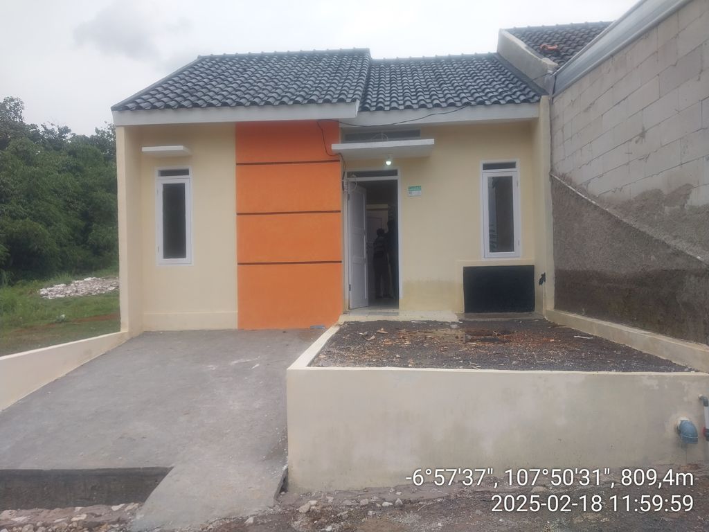 foto tampak rumah tipe 30/60 perumahan CIMANGGUNG RESIDENCE