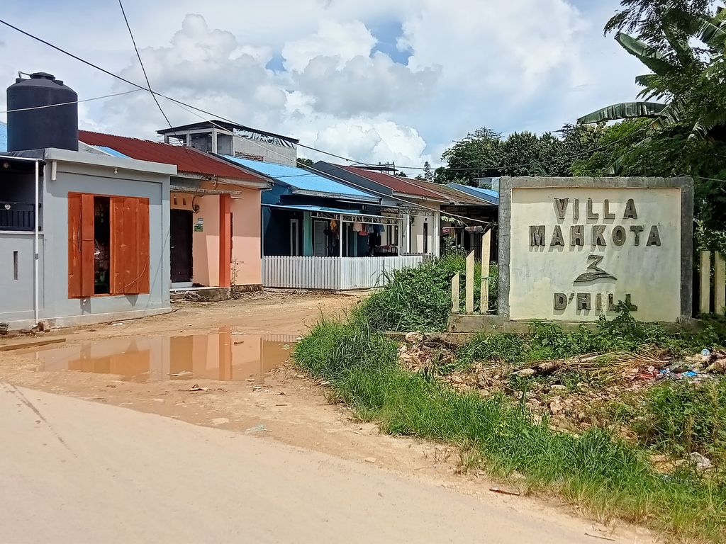 foto gerbang perumahan VILLA MAHKOTA 4