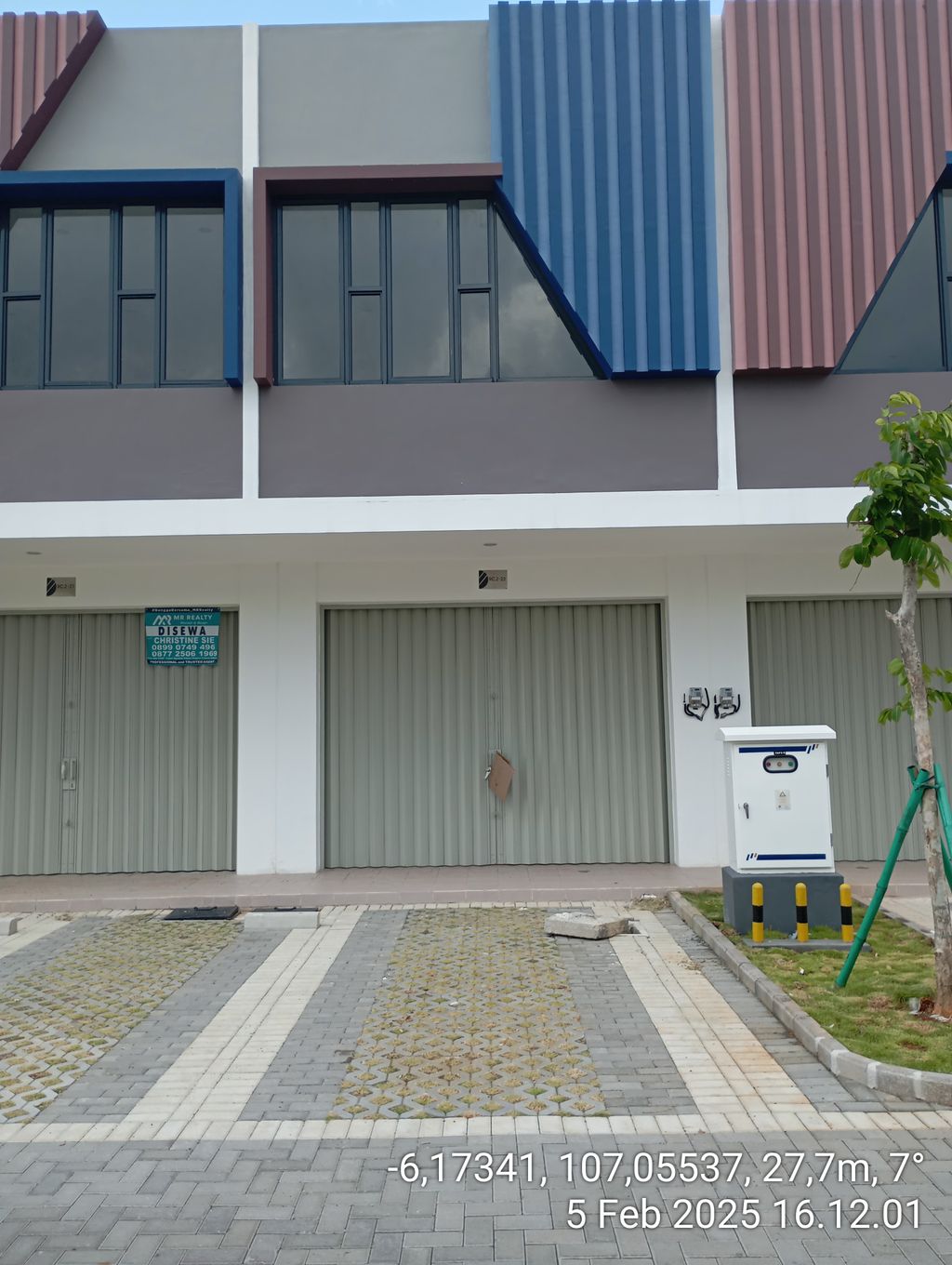 foto contoh rumah perumahan RUKO CURTINA