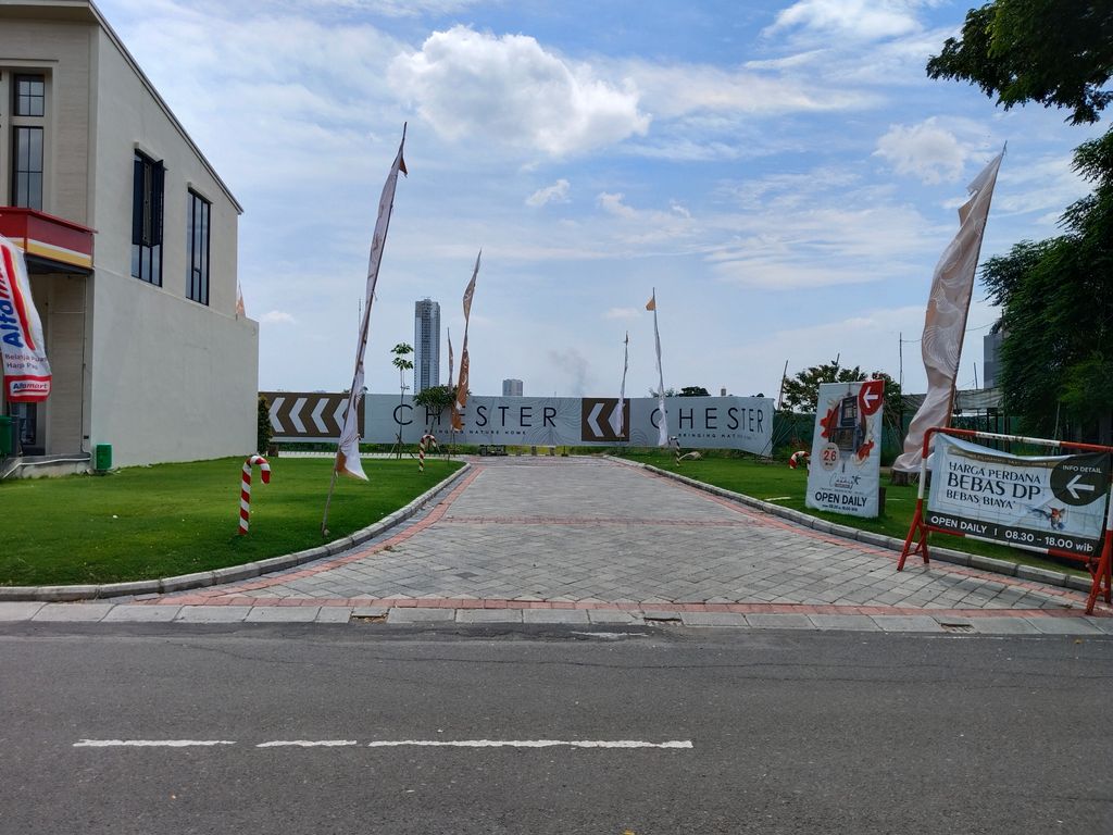 foto gerbang perumahan WISATA BUKIT MAS - CHESTER