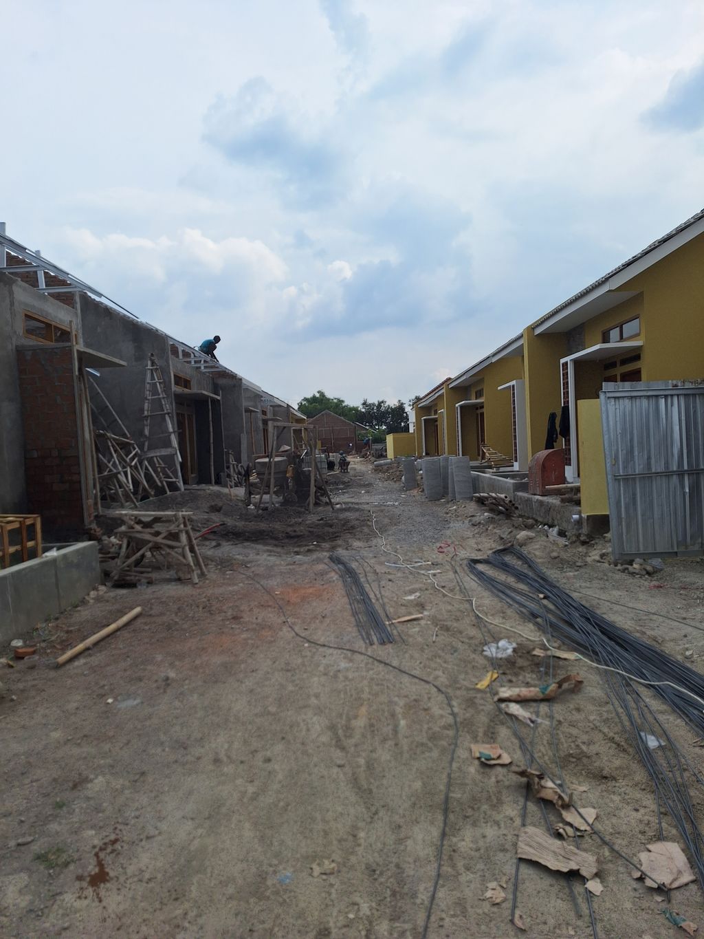 foto posisi tengah perumahan GRAND CITY LINE RESIDENCE