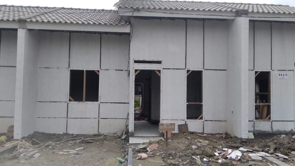foto tampak rumah tipe CALATHEA perumahan TAMAN CISOKA INDAH