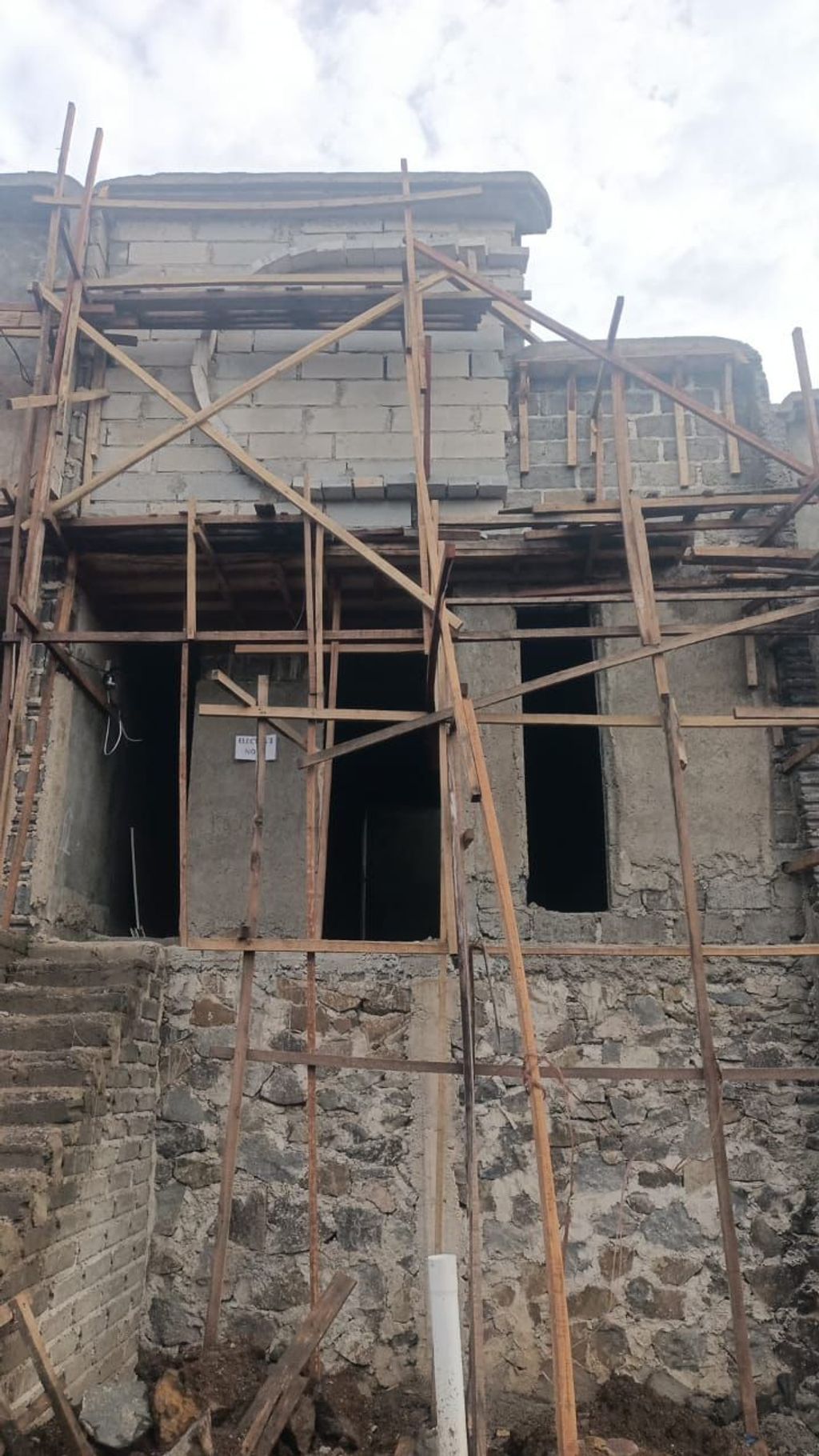 foto tampak rumah tipe 30 1 Lantai Kontur 3m (335) perumahan G-Land Padalarang Valley