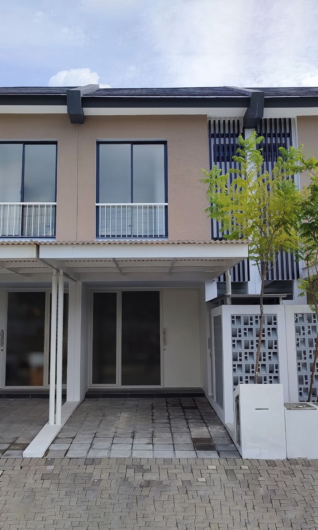 foto tampak rumah tipe Oakwood 2BR perumahan ROYAL RESIDENCE