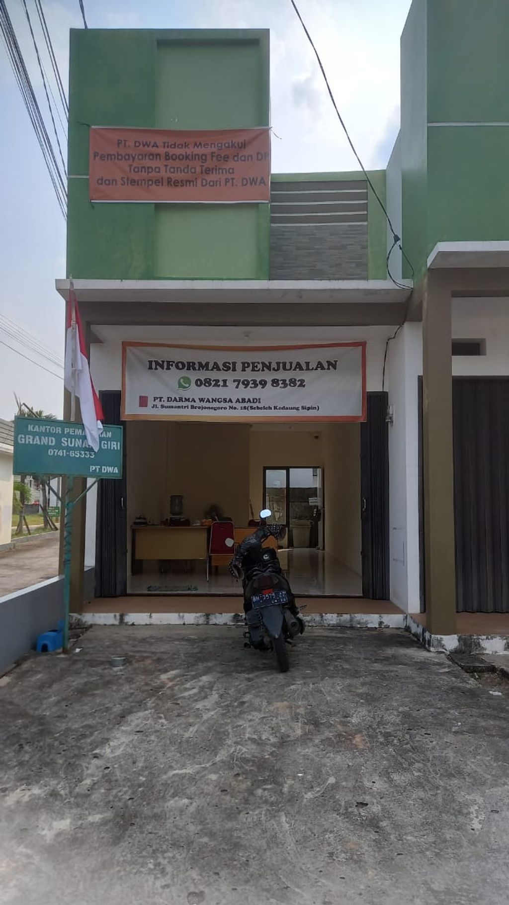 foto tampak rumah tipe R-04B perumahan GRAND SUNAN GIRI