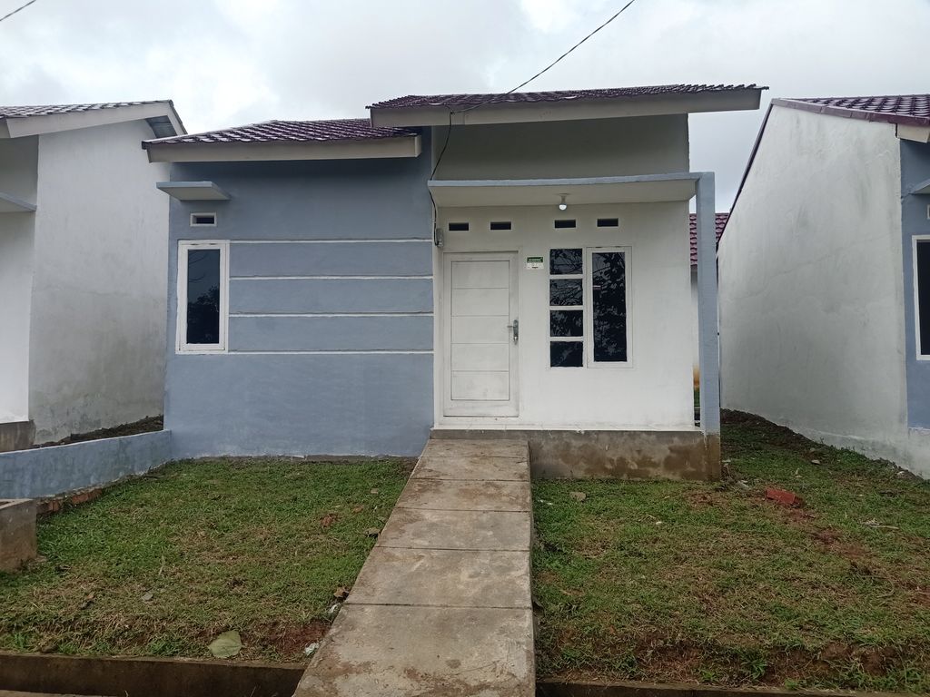 foto tampak rumah tipe 36/96 perumahan GRIYA REVARI INDAH