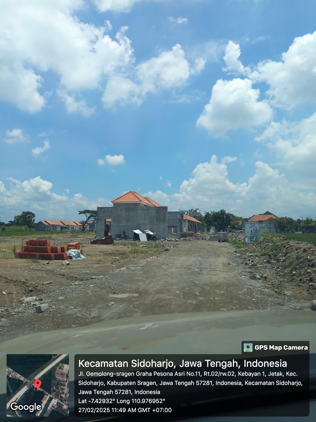 foto gerbang perumahan Istana Land