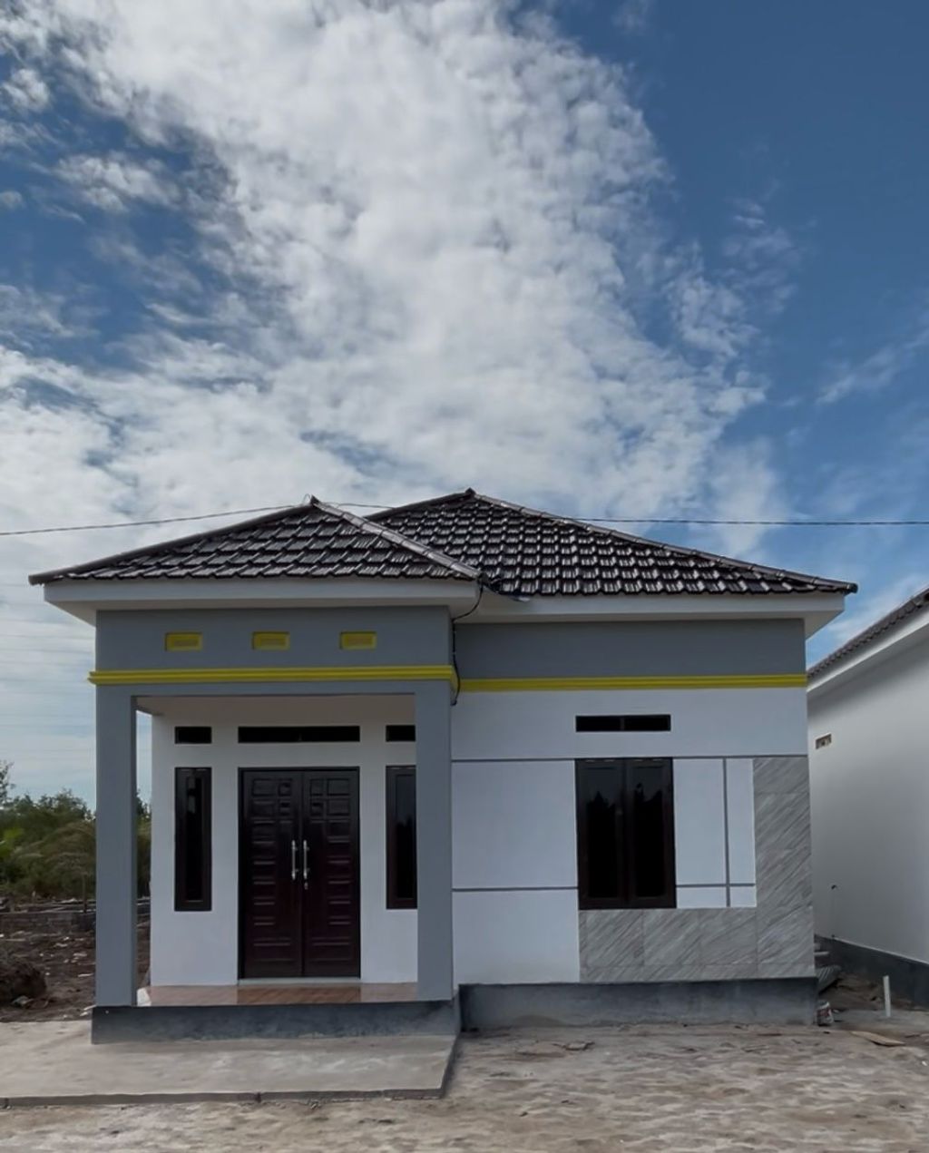 foto tampak rumah tipe 36 perumahan REXSA ROYALE PALACE
