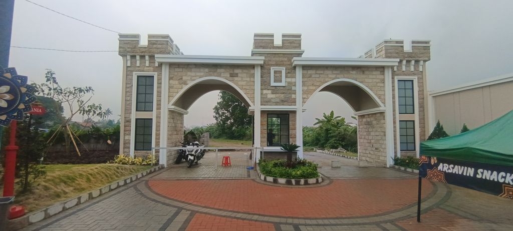 foto gerbang perumahan Britania Cilegon