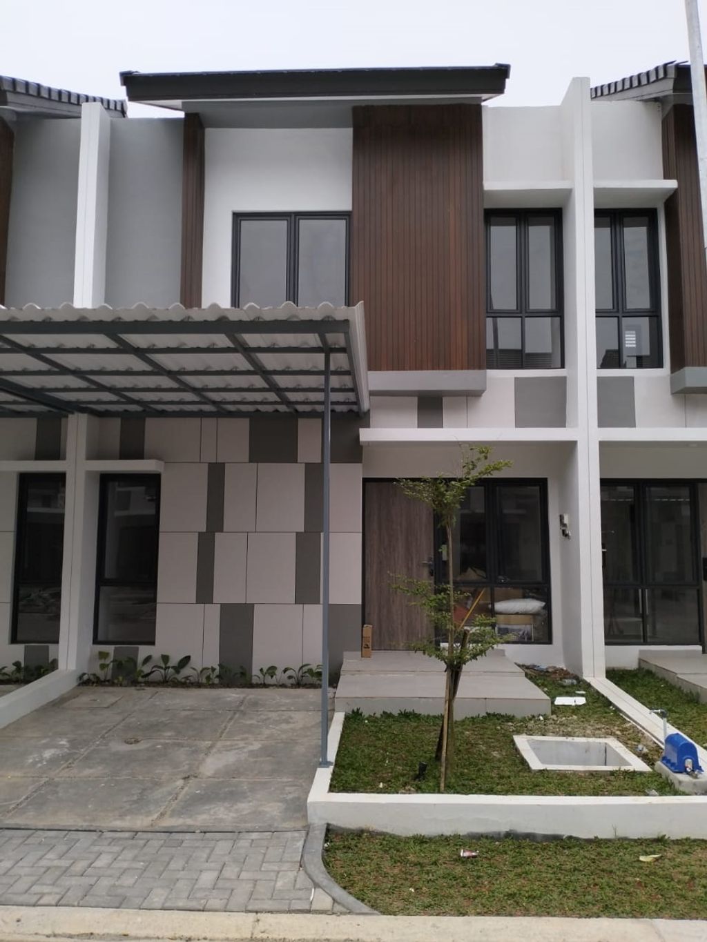 foto tampak rumah tipe SAPPHIRE UNIT A7 NO. 11 perumahan GRAND ALMAS RESIDENCE
