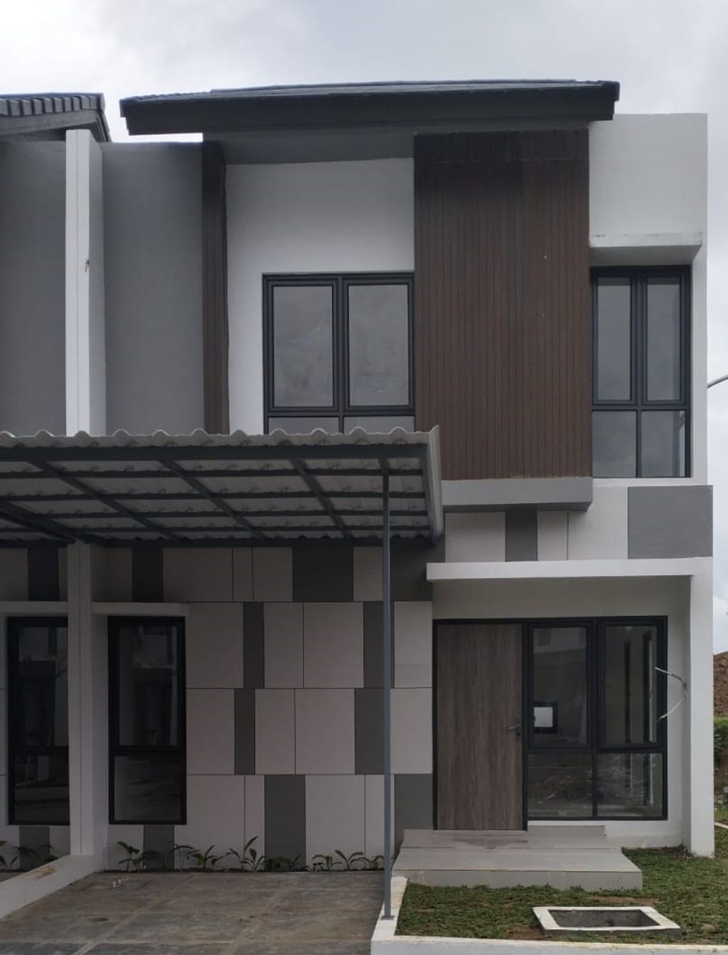 foto tampak rumah tipe SAPPHIRE UNIT A8 NO. 02 perumahan GRAND ALMAS RESIDENCE