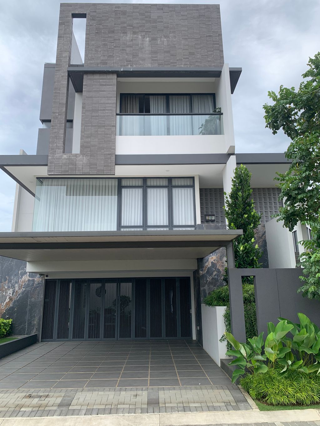 foto contoh rumah perumahan GRAND WISATA - YARA AT KAIA
