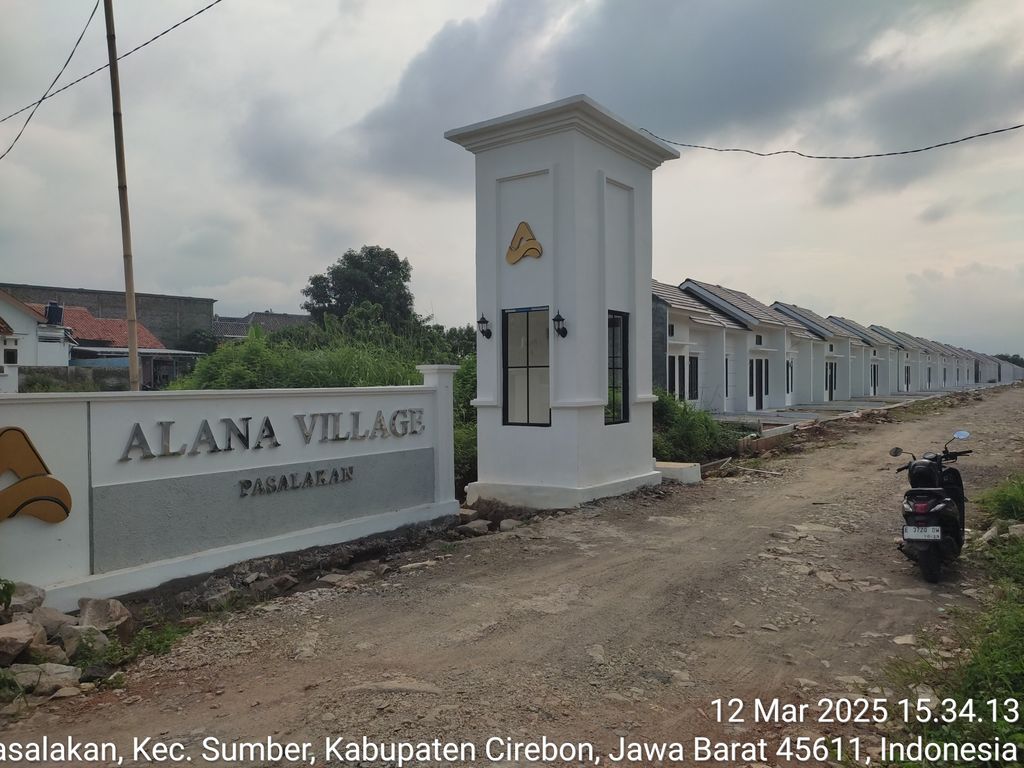 foto gerbang perumahan ALANA VILLAGE PASALAKAN